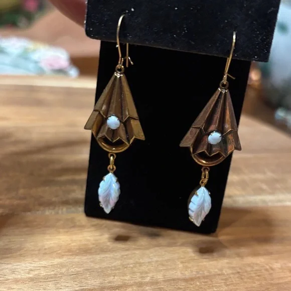 1930's Czech art deco opaline glass dangle earrings - Picture 2 of 4